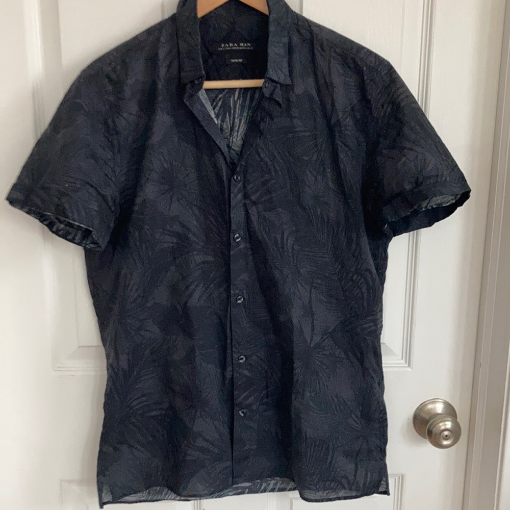 Zara - Short Sleeve Button Down - Men’s small